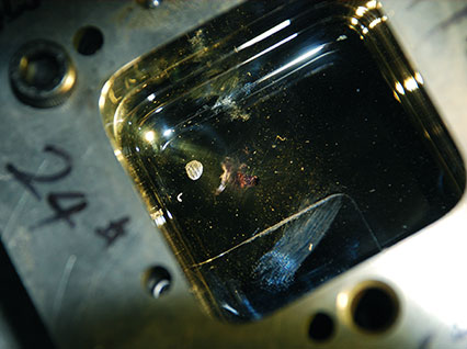 <a href='http://m.cqmingchuang.com/product/3.htm' class='text_a'>模具激光焊機</a>修復鏡面模具效果